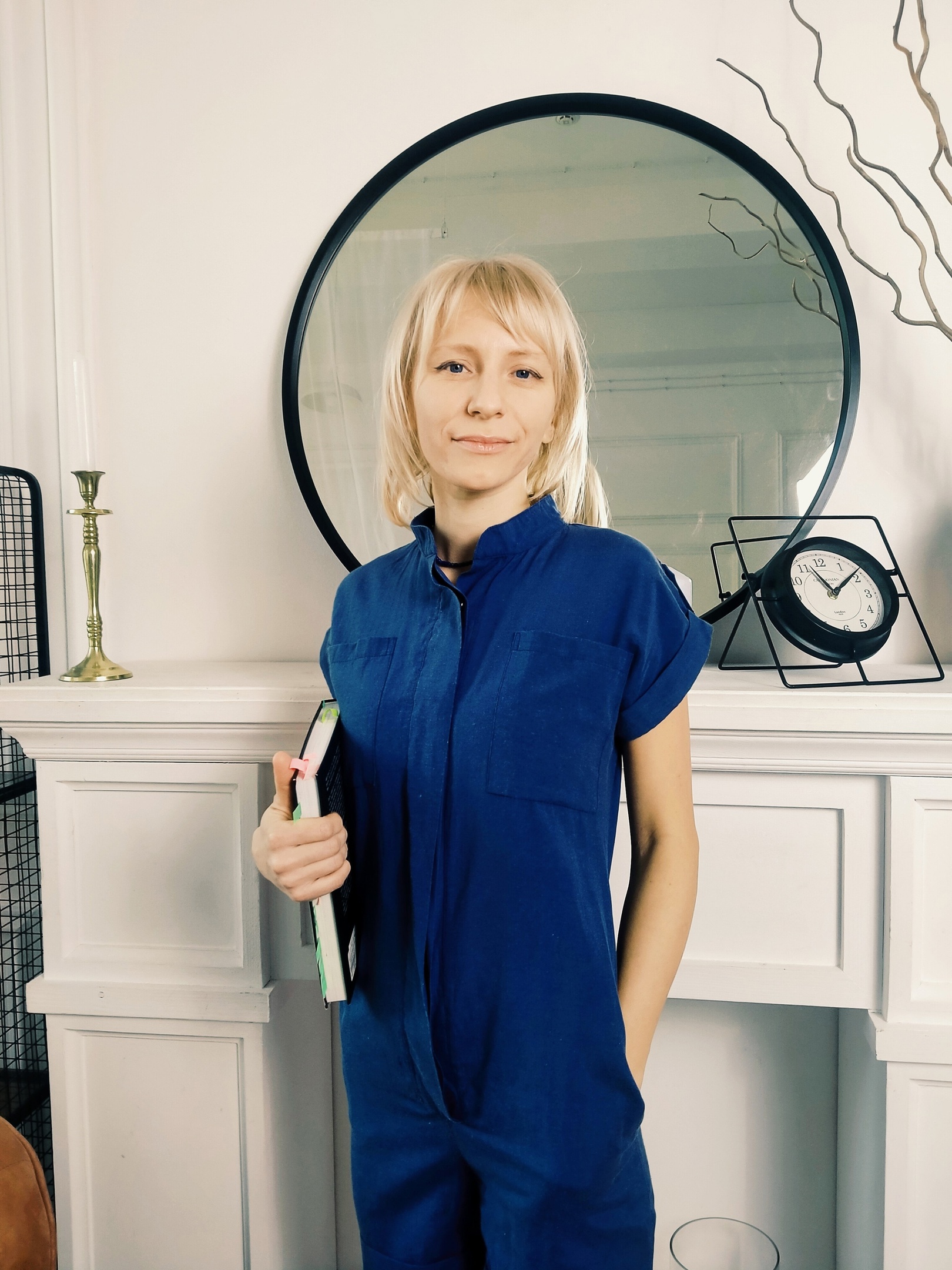 Ольга Простова проводит лекцию на юридическую тему